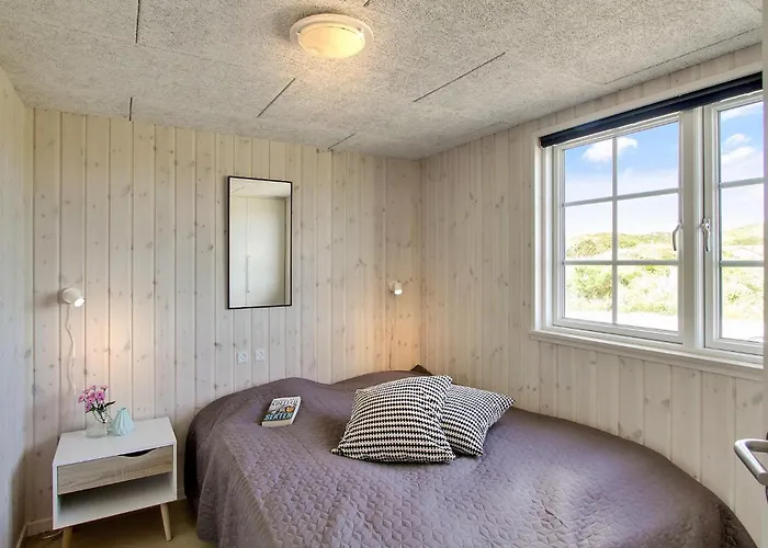 בית נופש Pet Friendly In Henne With Sauna *