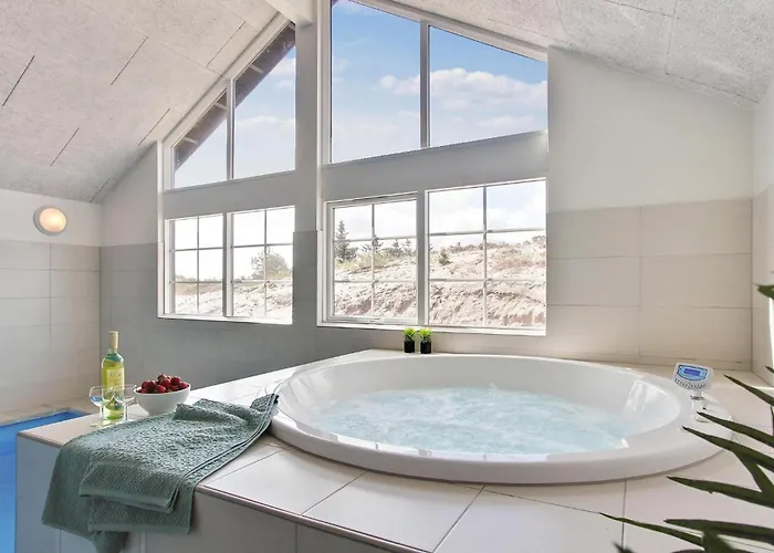 Pet Friendly In Henne With Sauna האנה סטרנד